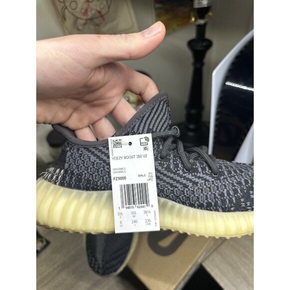 Adidas Yeezy Boost 350 V2 Low Carbon Size 6 Women's Size 7.5 - Picture 5 of 6